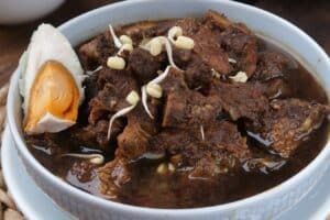 Exploring the Flavors of Rawon, Tahu Tek, and Semanggi: A Traditional Indonesian Culinary Guide